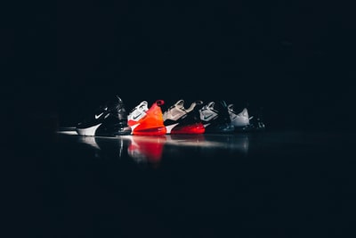 五assorted-color-and-unpaired耐克low-top运动鞋
